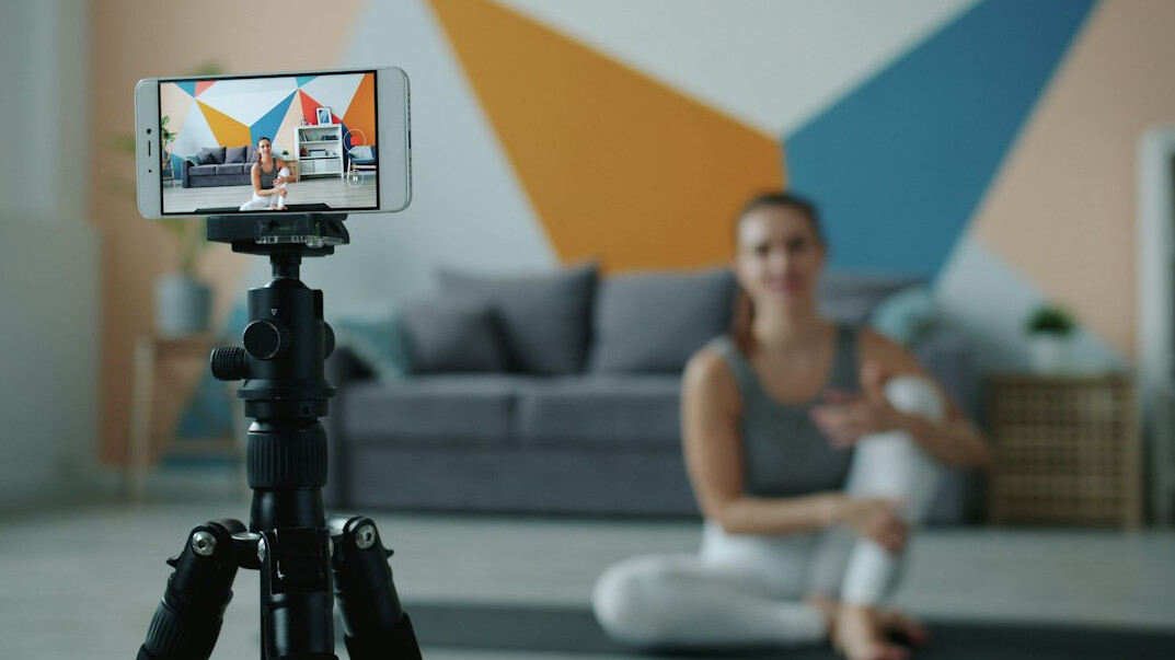 influencer at home recording