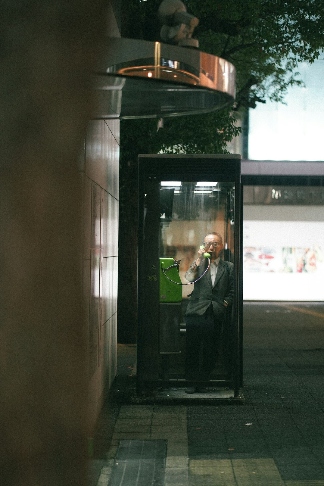 people chatting on phone